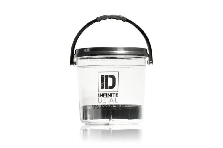 Clear bucket with grit guard and lid